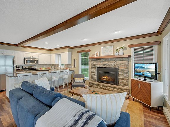 5th image of 170 Lake Dr E