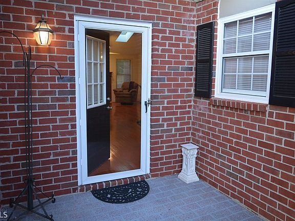 2nd image of 125 Lagrange Ct