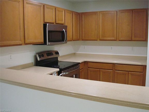5th image of 659 Keller St E