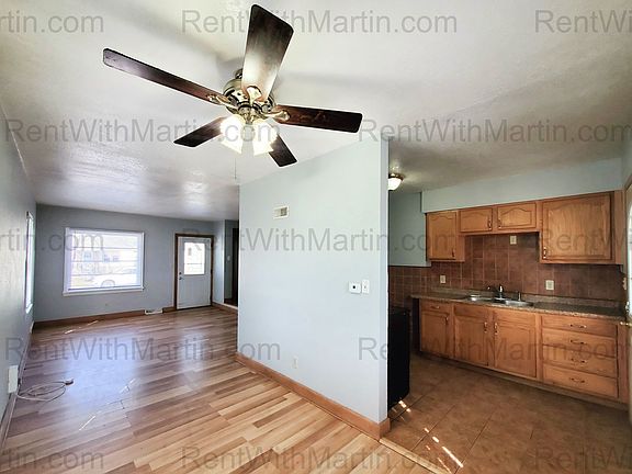 5th image of 1112-1114 Byron Ave #1112