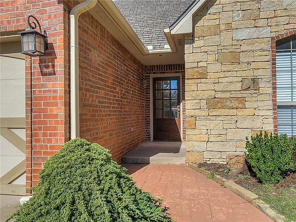 2nd image of 4509 Olde Village Cir