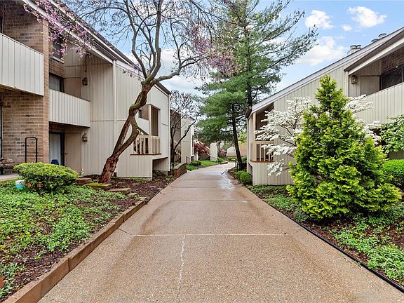 2nd image of 641 Coeur De Royale Dr APT C