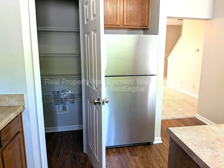 112 Graystar Rd — Photo 5
