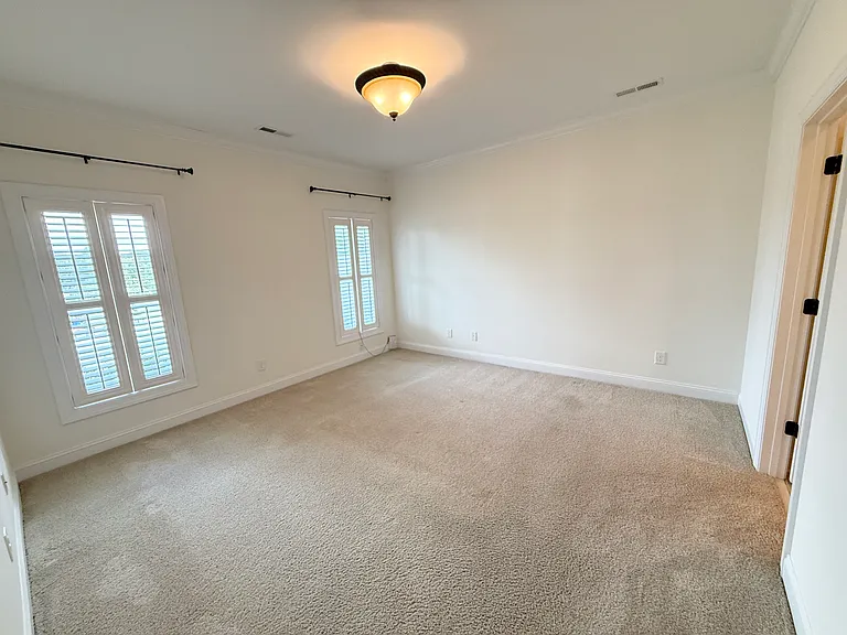 1102 Kinloch Dr — Photo 9