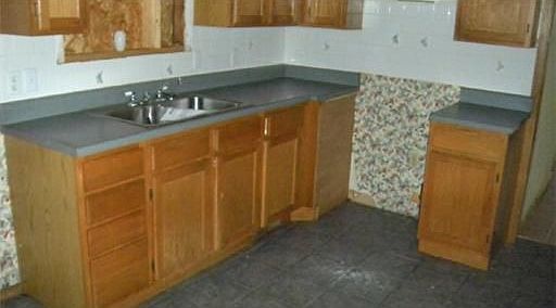 4th image of 77 Dogwood St