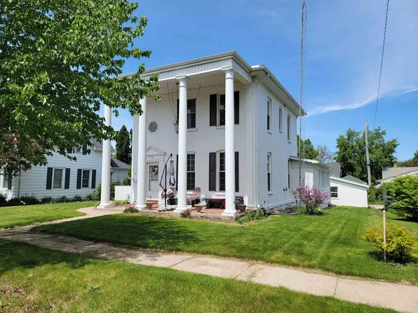 319 W Franklin St, Portage, WI 53901