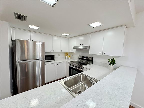 5th image of 4428 SW 70th Terrace #4428