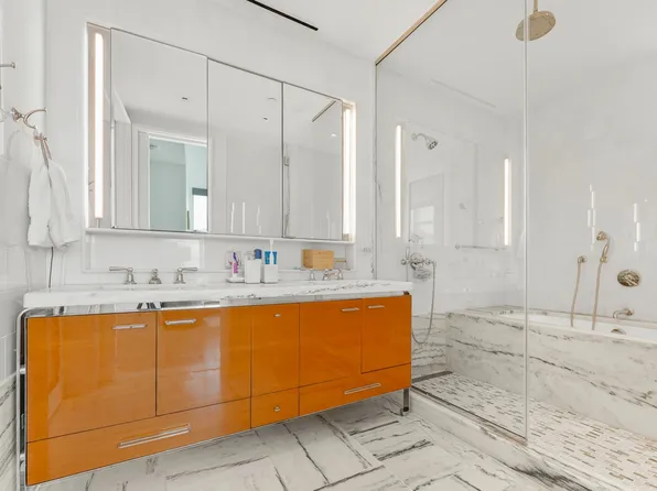 45 East 22nd Street image 13 of 28