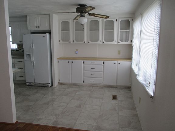 2nd image of 130 Aspen Cir