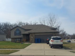 7202 Starling Dr, Schererville, IN 46375