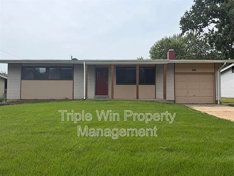 10319 Varnum Dr — Photo 2