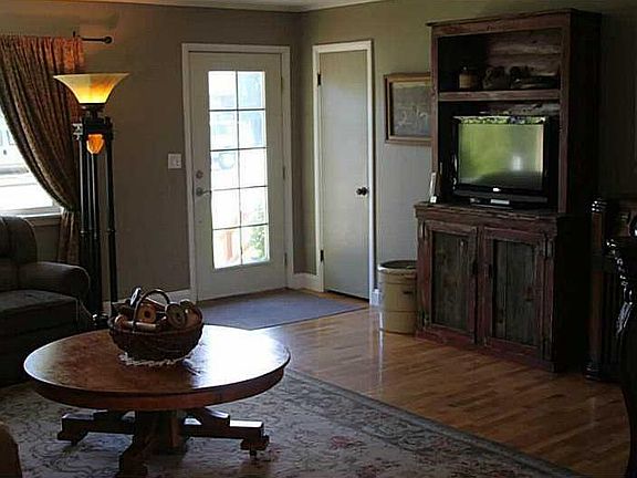 5th image of 2027 Yellowstone Ave