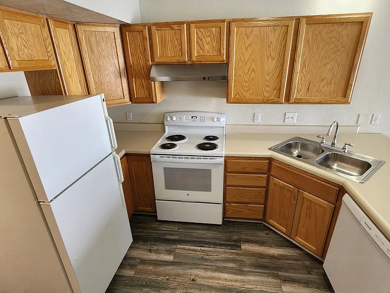 547 S Pine Cone Way — Photo 2