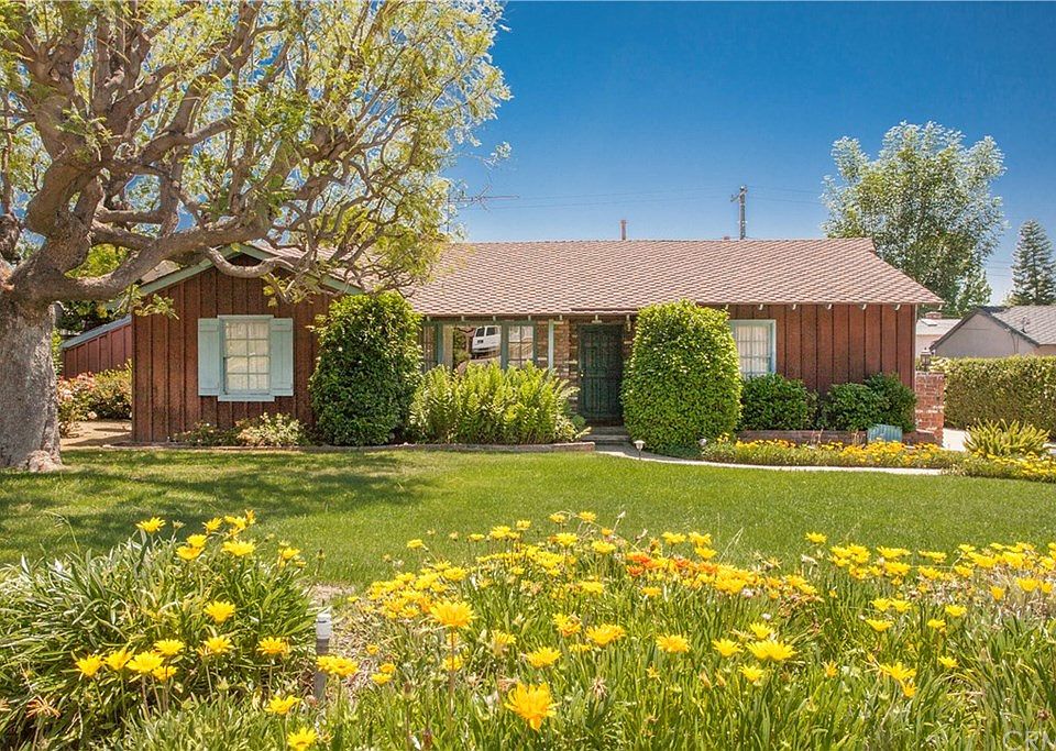 1st image of 526 E Leadora Ave