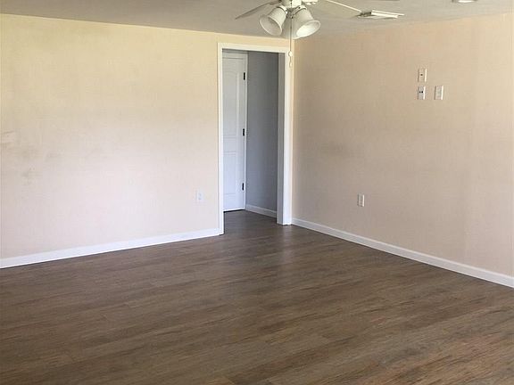 3rd image of 25754 Poirrier Ln