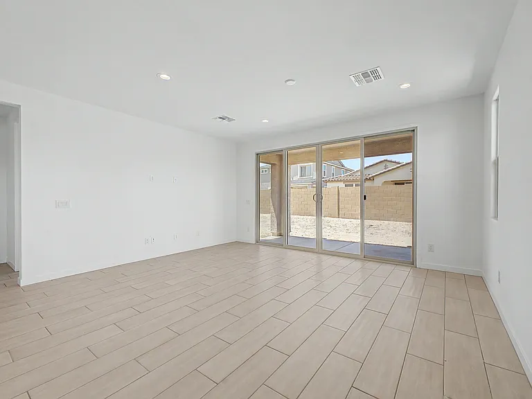 5330 W Harmont Dr — Photo 4