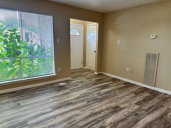 4th image of 615 Cole St