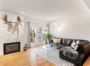 448 W Strathcona Dr SW #33, Calgary, AB T3H 1M3