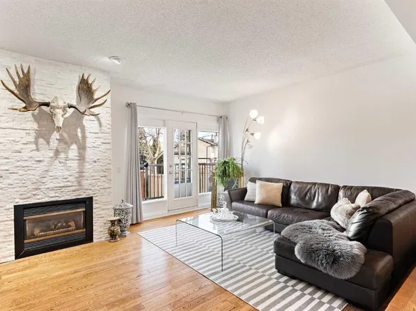 448 W Strathcona Dr SW #33, Calgary, AB T3H 1M3