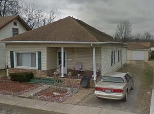 909 S 14th St, Herrin, IL 62948