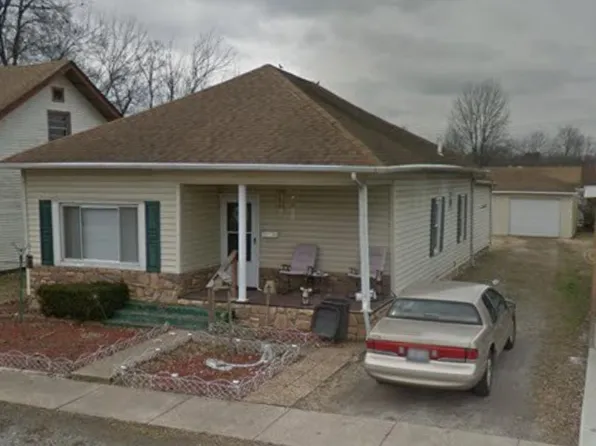 909 S 14th St, Herrin, IL 62948