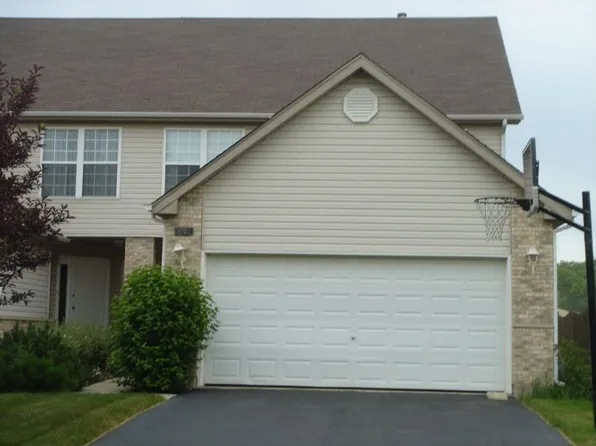 1044 Viewpoint Dr, Lake In The Hills, IL 60156