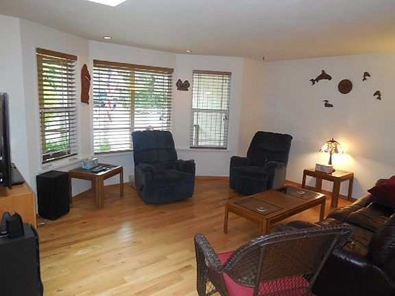 3rd image of 4533 Indian Summer Dr SE
