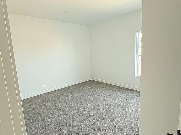 4th image of 1927 Prairie View Dr