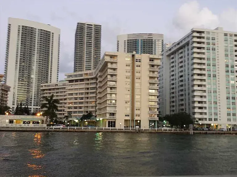 1 bed, 1.5 bath, 780 sqft, $2,350 — Photo 2