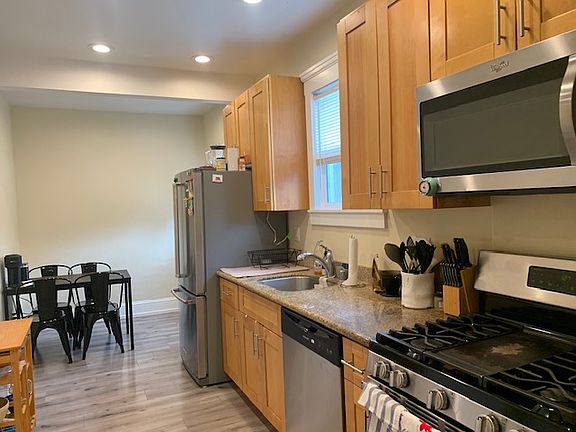 Stylish!
Open Concept 
Kitchen with Dining Area