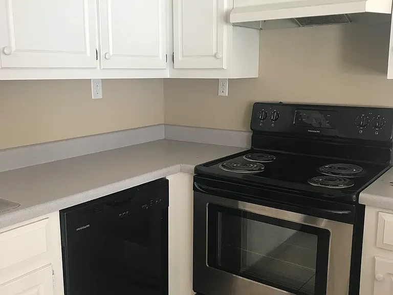 114 David Keith Ln — Photo 2