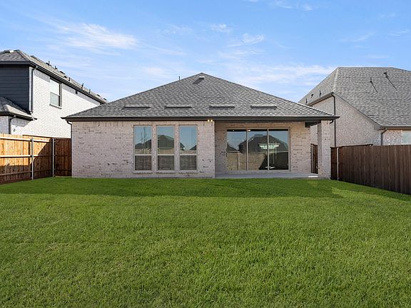 4th image of 1704 Canals Dr