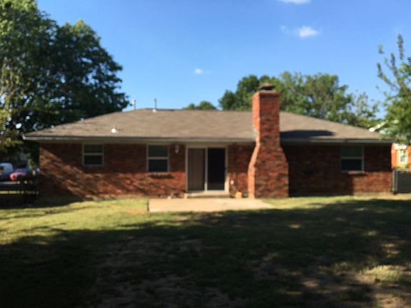 Nice fenced back yard