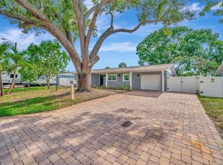 7454 Locust St NE, Saint Petersburg, FL 33702
