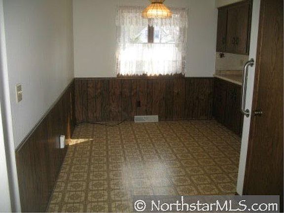 3rd image of 215 Center St. N.E.
