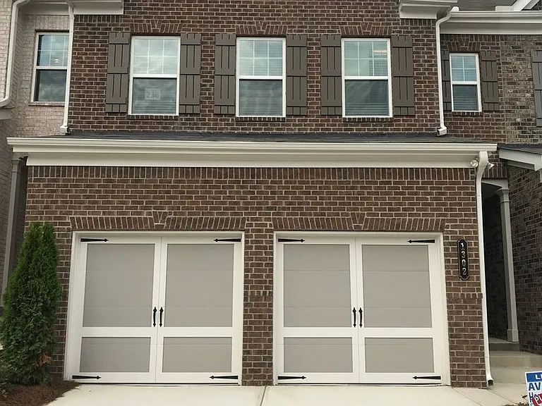 1302 Endicott Ct — Photo 1