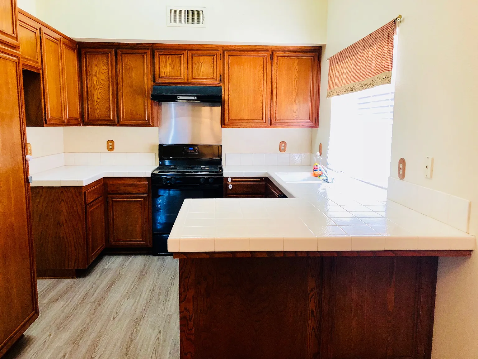 2 bed, 1014 sqft, $2,599 — Photo 3