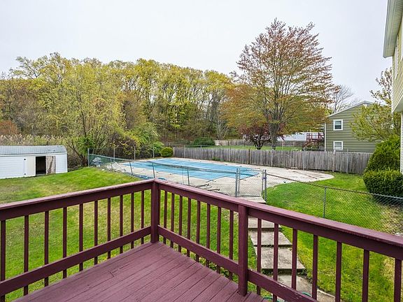 4th image of 83 Woodburn Dr