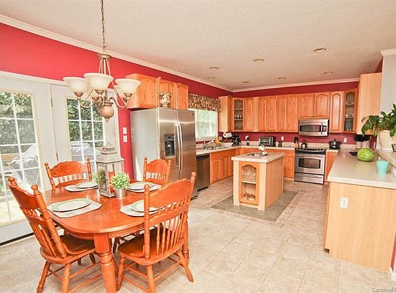5th image of 1900 Briarwood Cir