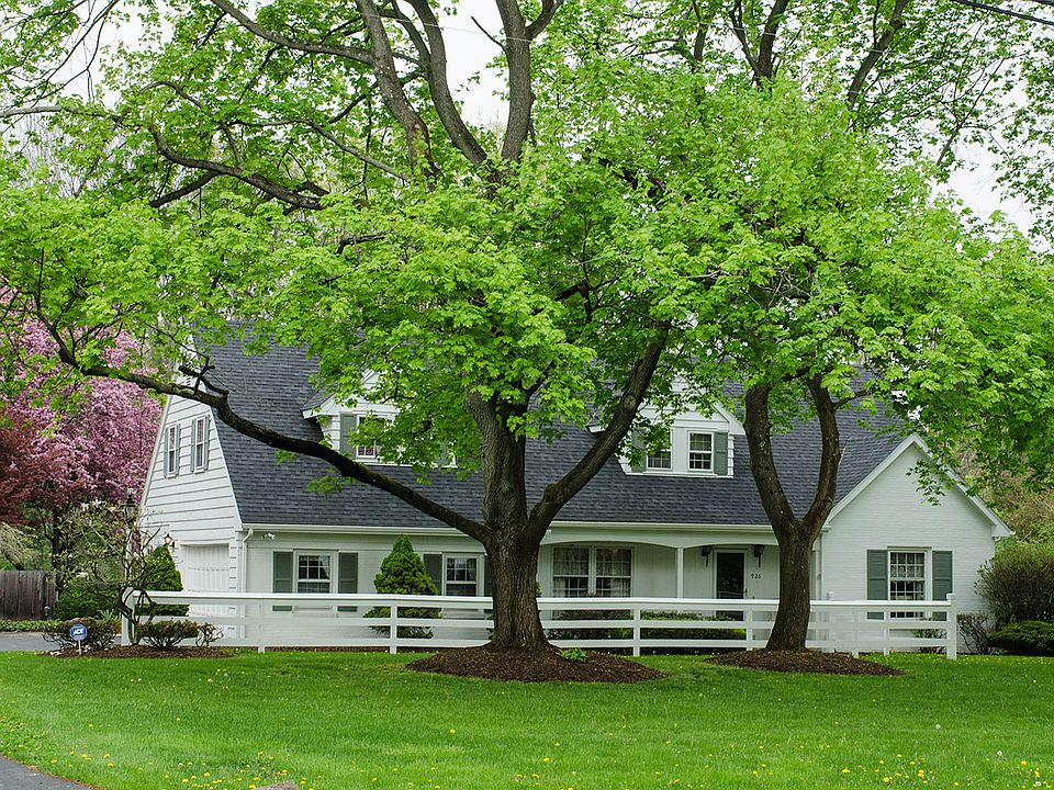 1st image of 926 Ravine Dr