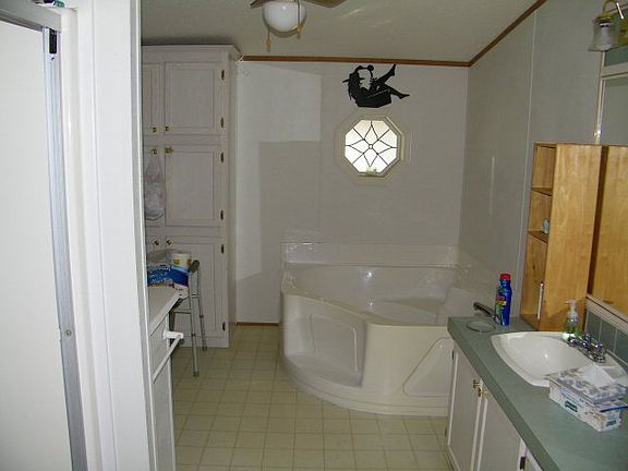 5th image of 614 E Live Oak St