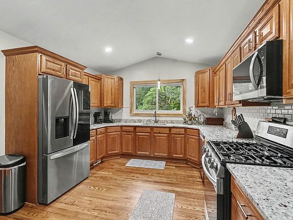4th image of 37454 Eagle Dr