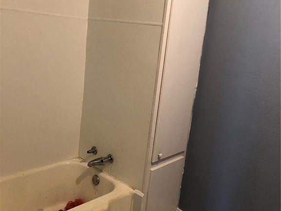 3rd image of 1525 W 10th St