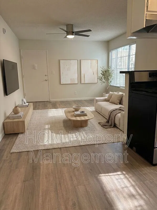 1 bed, 1.0 bath, $2,300 — Photo 3