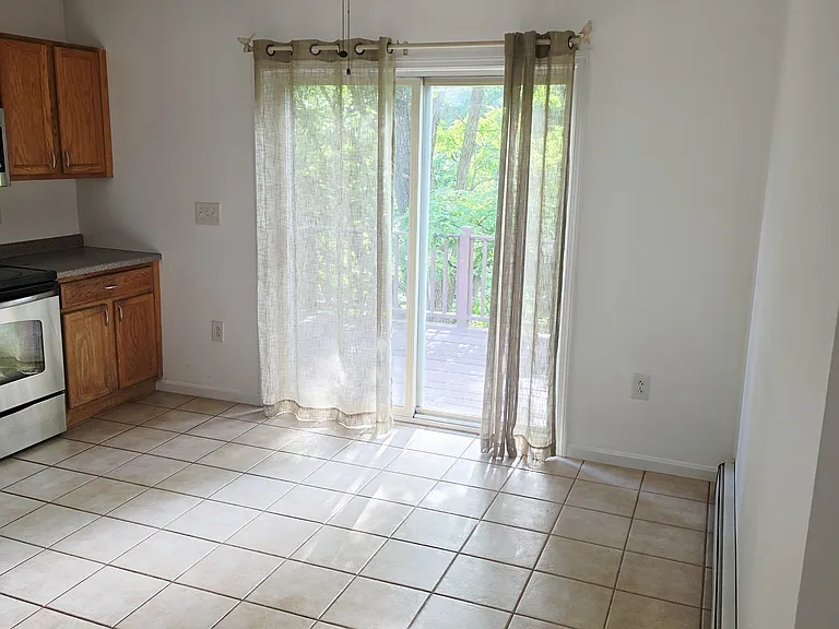 476 Plantation St — Photo 2