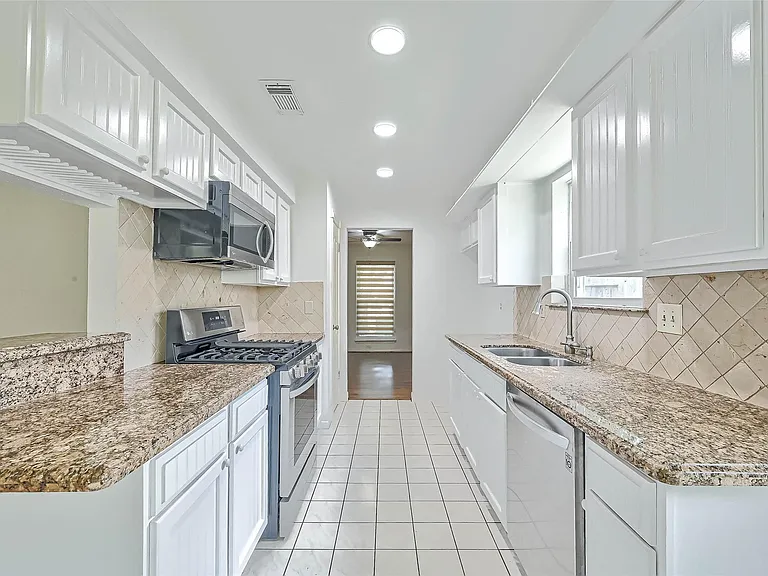 2922 Lakefield Way — Photo 16