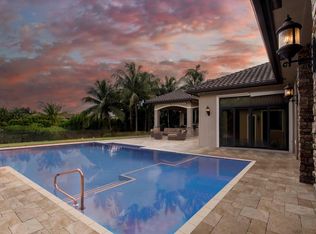 10500 N Camelot Cir, Davie, FL 33328
