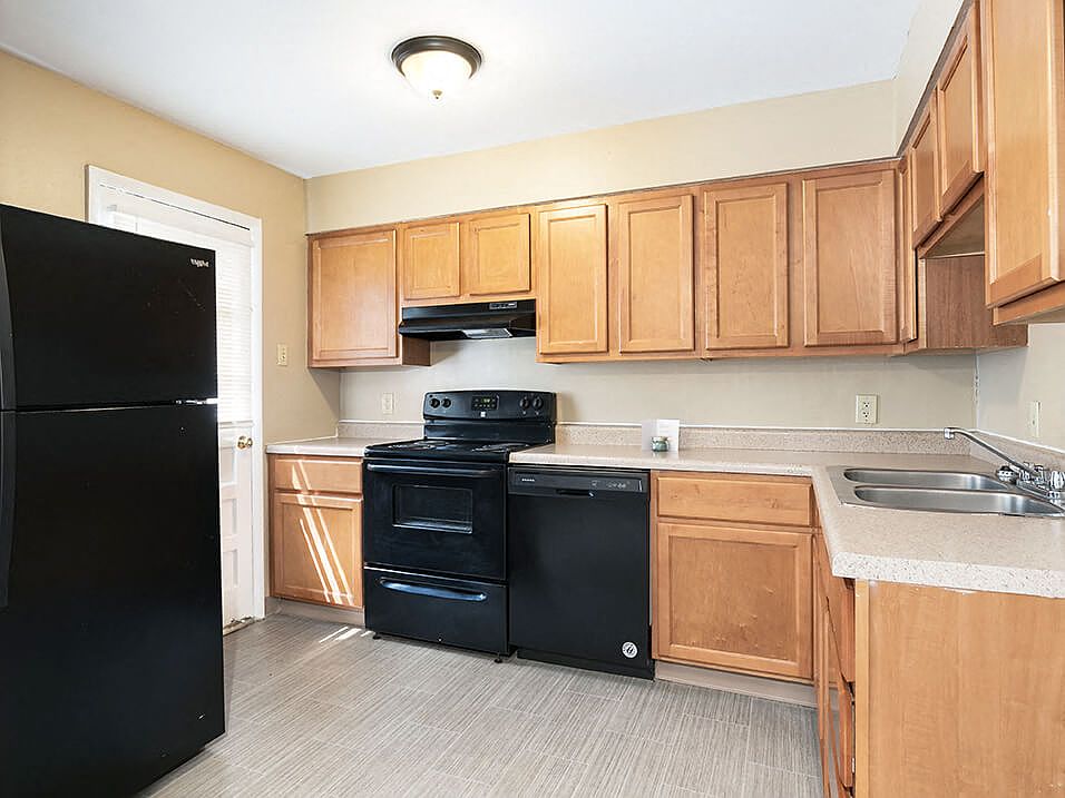 Plenty of Kitchen Cabinet Space