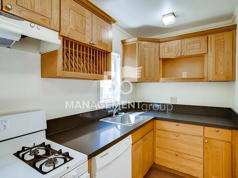 653 SW Sherman St — Photo 11