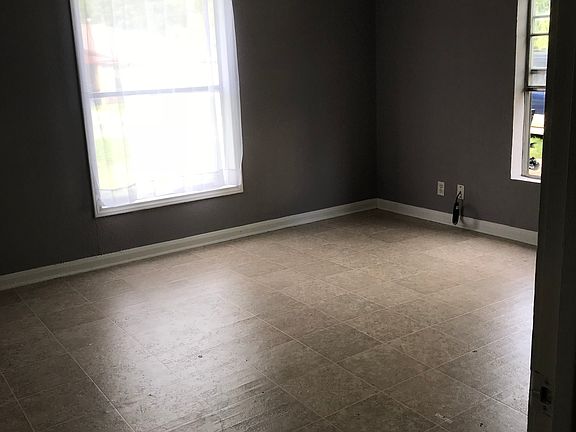 4th image of 2441 Owens Ave